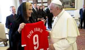 Hrvatska predsjednica Kolinda Grabar Kitarović i papa Franjo (FOTO: News.va) Arhivska fotografija