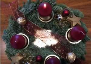 POČETAK ADVENTA: Katolici danas pale prvu svijeću na adventskom vijencu