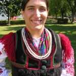 U Izboru za najljepšu djevojku u narodnoj nošnji su djevojke iz Švicarske, Njemačke, Austrije, BiH, Argentine, Bolivije...