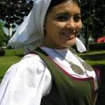 U Izboru za najljepšu djevojku u narodnoj nošnji su djevojke iz Švicarske, Njemačke, Austrije, BiH, Argentine, Bolivije...