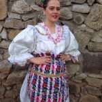 U Izboru za najljepšu djevojku u narodnoj nošnji su djevojke iz Švicarske, Njemačke, Austrije, BiH, Argentine, Bolivije...