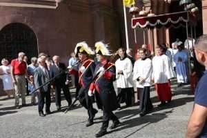 DANAS JE BLAGDAN TIJELOVA: Katolička crkva slavi ustanovljenje euharistije - tradicionalne procesije središtem gardova i u hrvatskom iseljeništvu DANAS JE BLAGDAN TIJELOVA: Katolička crkva slavi ustanovljenje euharistije - tradicionalne procesije središtem gardova i u hrvatskom iseljeništvu