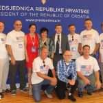 FOTO GALERIJA S PANTOVČAKA - Tko se sve iskoristio priliku za fotografiranje u predsjedničkom uredu i s predsjednicom Grabar-Kitarović FOTO GALERIJA S PANTOVČAKA - Tko se sve iskoristio priliku za fotografiranje u predsjedničkom uredu i s predsjednicom Grabar-Kitarović