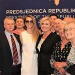 FOTO GALERIJA S PANTOVČAKA - Tko se sve iskoristio priliku za fotografiranje u predsjedničkom uredu i s predsjednicom Grabar-Kitarović FOTO GALERIJA S PANTOVČAKA - Tko se sve iskoristio priliku za fotografiranje u predsjedničkom uredu i s predsjednicom Grabar-Kitarović