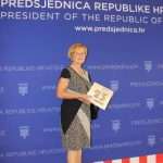 FOTO GALERIJA S PANTOVČAKA - Tko se sve iskoristio priliku za fotografiranje u predsjedničkom uredu i s predsjednicom Grabar-Kitarović FOTO GALERIJA S PANTOVČAKA - Tko se sve iskoristio priliku za fotografiranje u predsjedničkom uredu i s predsjednicom Grabar-Kitarović