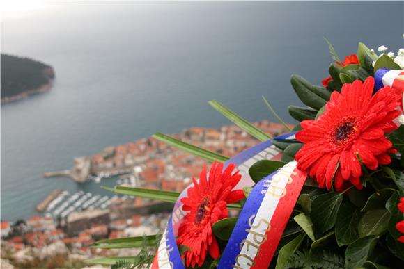 Vijenac za poginule hrvatske branitelja na Srđu iznad Dubrovnika (ILUSTRACIJA) / Foto: Hina