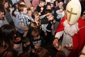 Proslava Nikolinja u Hagenu: darovi za djecu i dobro djelo za bolesnog dječaka iz domovine Proslava Nikolinja u Hagenu: darovi za djecu i dobro djelo za bolesnog dječaka iz domovine