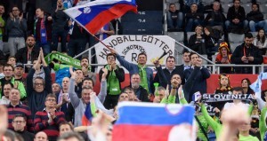 Pahor je navijao za svoju reprezentaciju na utakmici protiv Crne Gore / Foto: Twitter 
