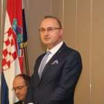 (Foto) Davor Ivo Stier na tribini u Düsseldorfu: Državno vodstvo RH bilo je jače od svih problema (Foto) Davor Ivo Stier na tribini u Düsseldorfu: Državno vodstvo RH bilo je jače od svih problema