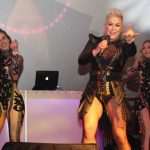 (FOTO) Indira Levak na koncertu u Essenu izvela svoju novu pjesmu i oduševila publiku