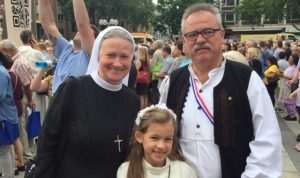 DANAS JE BLAGDAN TIJELOVA: Katolička crkva slavi ustanovljenje euharistije - tradicionalne procesije središtem gardova i u hrvatskom iseljeništvu DANAS JE BLAGDAN TIJELOVA: Katolička crkva slavi ustanovljenje euharistije - tradicionalne procesije središtem gardova i u hrvatskom iseljeništvu