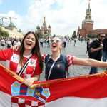 (FOTO) Hrvatski navijači u Moskvi razvili zastavu na kojoj piše "Hvala Rusijo!