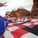 (FOTO) Hrvatski navijači u Moskvi razvili zastavu na kojoj piše "Hvala Rusijo!