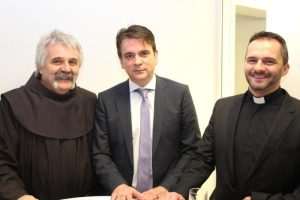 Doc. dr. sc Ivan Bulić sa svećenicima / Foto: Fenix