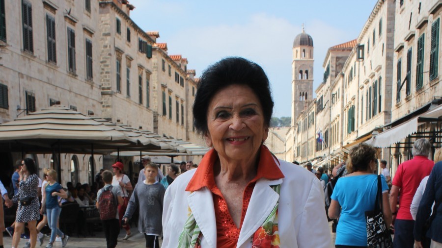 Olga Stoss na Stradunu / Foto: Fenix