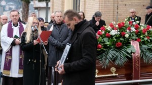 Zagreb i Hrvatska na Mirogoju ispratili Ivu Gregurevića: "Zbogom dragi Ivo. Čaruga putuje" Posljednji ispraćaj Ive Gregurevića / Foto: Hina