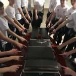 MEMORIJAL VUKOVARSKIH BRANITELJA 2019. : Izabrana U-14 vrsta nogometaša HSK Njemačke u Vukovaru posjetila ratnu bolnicu