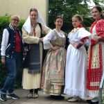 (FOTO) LUDWIGSBURG: Mlade Hrvatice odjevene u narodne nošnje domovine primile sakramenat Svete Potvrde