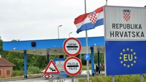 Grabar-Kitarović očekuje da EU shvati kako se Unija brani na hrvatskoj granici Granični prijelaz Kordunski Ljeskovac / Foto: Hina