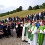 1. Susret iseljenih i domaćih Srđevčana: U rodnom kraju nazočili otkrivanju spomenika poginulima za slobodu hrvatskog naroda 1. Susret iseljenih i domaćih Srđevčana: U rodnom kraju nazočili otkrivanju spomenika poginulima za slobodu hrvatskog naroda