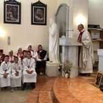 (FOTO i VIDEO) Fra Marinko Vukman u rodnim Hrvacama proslavio 40 godina svećeništva