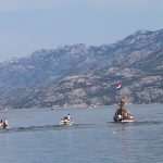 (FOTO) REGATA ZA HRVATSKE BRANITELJE U RAŽANCU KOD ZADRA: Turisti su znatiželjno gledali što se događa