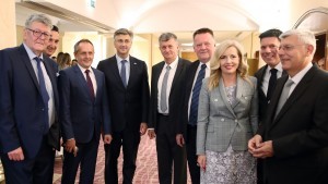 HUMANITARNA VEČER FRANCUSKO-HRVATSKE KOMORE: Prikupljali sredstva za Zakladu - dječja onkologija Rebro; nacionalni projekt za izlječenje maligno oboljele djece Na slici Ante Ćorušić, Tomislav Madžar, Drago Prgomet, premijer Andrej Plenković, ministar Milan Kujundžić, Željko Reiner. / Foto: HINA