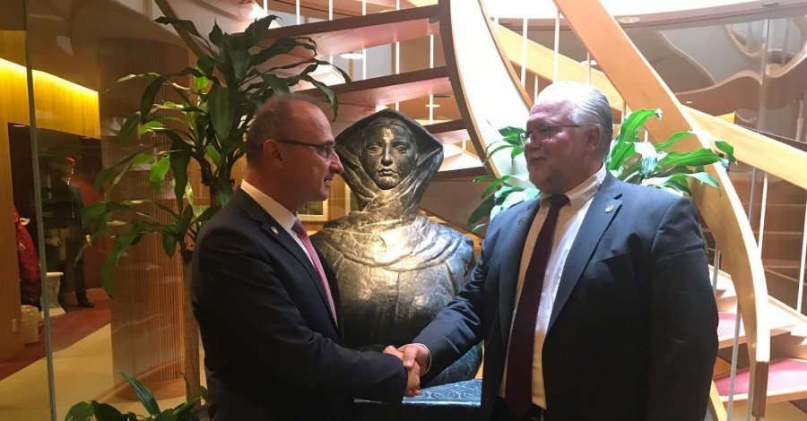 DIRLJIV DOPIS IZ PITTSBURGHA: Ministar Grlić Radman o svojim dojmovima s obilježavanja 125. obljetnice Hrvatske bratske zajednice Tijekom boravka u Pittsburghu, ministar Grlić Radman sastao se i s predsjednikom Nacionalne federacije američkih Hrvata Stevenom Rukavinom.Foto: MVEP