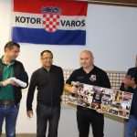 (FOTO) Kotorvarošani iz Stuttgarta organizirali feštu za ljude koji im pomažu i oprostili se od fra Zvonka Tolića koji odlazi u Berlin (FOTO) Kotorvarošani iz Stuttgarta organizirali feštu za ljude koji im pomažu i oprostili se od fra Zvonka Tolića koji odlazi u Berlin