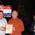 (FOTO) Božićna zabava Croatie Frankfurt sa Glorijom Klišanin ispunila očekivanja igrača, trenera, navijača i sponzora kluba (FOTO) Božićna zabava Croatie Frankfurt sa Glorijom Klišanin ispunila očekivanja igrača, trenera, navijača i sponzora kluba