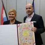 (FOTO) Hrvatska predsjednica u Mainzu uručila povelje predstavnicima hrvatskih udruga i klubova iz Njemačke - evo dobitnika (FOTO) Hrvatska predsjednica u Mainzu uručila povelje predstavnicima hrvatskih udruga i klubova iz Njemačke - evo dobitnika