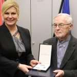 (FOTO) Hrvatska predsjednica u Mainzu uručila povelje predstavnicima hrvatskih udruga i klubova iz Njemačke - evo dobitnika (FOTO) Hrvatska predsjednica u Mainzu uručila povelje predstavnicima hrvatskih udruga i klubova iz Njemačke - evo dobitnika