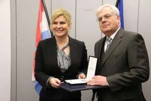 (FOTO) Hrvatska predsjednica u Mainzu uručila povelje predstavnicima hrvatskih udruga i klubova iz Njemačke - evo dobitnika Kolinda Grabar Kitarović i Michaela Haußner /Foto: Fenix