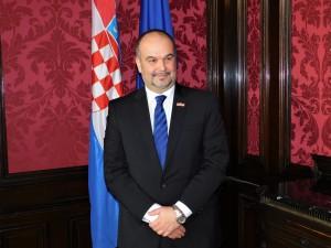 Iz austrijskog Tirola u Hrvatsku otputovalo još 13 hrvatskih državljana u 6 osobnih automobila Veleposlanik Daniel Glunčić/Foto: Fenix (Snježana Herek)