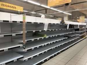 Police pojedinih trgovina u Frankfurtu se znaju i isprazniti / Foto: Fenix