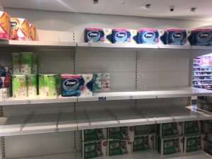 U NJEMAČKOJ PREKO 1.000 ZARAŽENIH: Građani u panici prazne police trgovina, a neki kradu dezinfekcijska sredstva iz bolnica Prazne police/Foto: Fenix