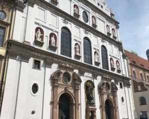 (FOTO i VIDEO) ZBOR HRT-a U MÜNCHENU: Veliki broj Hrvata na nedjeljnom koncertu u crkvi sv. Michaela - večeras novi koncert u Herkulessaal der Residenz u Münchenu (FOTO i VIDEO) ZBOR HRT-a U MÜNCHENU: Veliki broj Hrvata na nedjeljnom koncertu u crkvi sv. Michaela - večeras novi koncert u Herkulessaal der Residenz u Münchenu