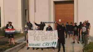 Transparenti podrške don Jozi / Foto: Preslik RTL