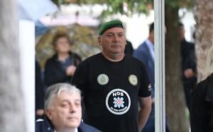 PREDSJEDNIK MILANOVIĆ NAPUSTIO SVEČANOST OBILJEŽAVANJA „BLJESKA“: Prije Milanovićeva polaganja vijenca jedan od sudionika svečanosti bio u majici HOS-a Predsjednik Republike Hrvatske Zoran Milanović napustio proslavu radi jednog sudionika s majicom HOS- a/ Foto: Hina