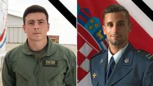 BILI SU ZALJUBLJENICI U LETENJE: Natporučnik Marko Novković je zbog ljubavi prema Hrvatskoj došao iz Australije Poginuli piloti HRZ Luka Jagatić i Marko Novković/Foto: Fenix (MORH)