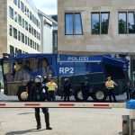 (FOTO) STUTTGART PUN POLICIJE: Zbog prošlotjednih izgreda, pristalice AfD održale prosvjedni skup kojem se protivio "Savez protiv desnice" (FOTO) STUTTGART PUN POLICIJE: Zbog prošlotjednih izgreda, pristalice AfD održale prosvjedni skup kojem se protivio "Savez protiv desnice"