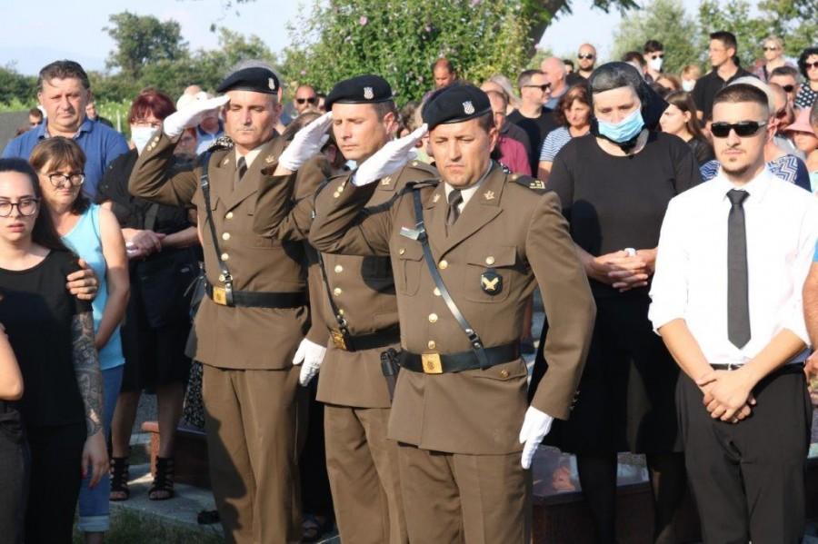 Pokop uz vojne počasti / Foto: Fenix