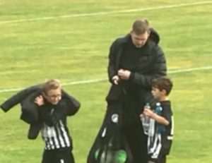 Trener Bastian Kalaica sa svojimnajboljim strijelcima Filipom Bandovom i Rafaelom Čuljkom / Foto: Fenix