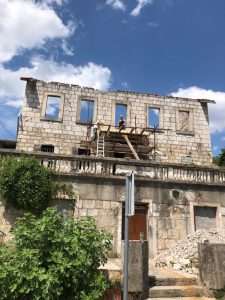 Obiteljska kuća Jure Burića u Ravnom i danas je neobnovljena / Foto: Fenix