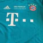 MANUEL NEUER IZNENADIO HRVATSKOG SVEĆENIKA IZ MÜNCHENA: Darovao svoj dres fra Marinku Vukmanu