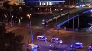 KRVOPROLIĆE KOD SINAGOGE U BEČU: Najmanje dvoje mrtvih, među ranjenima je i policajac, ubijen jedan od napadača? Pogled na mjesto gdje je došlo do pucnjave / Foto: Preslik You Tube