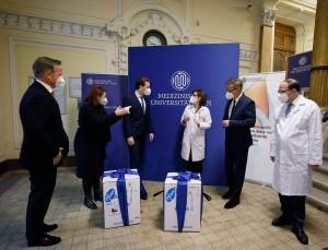 CIJEPLJENA PRVA AUSTRIJANKA - Kurz: „Ovo je povijesni dan, početak pobjede pandemije“ kancelar Kurz, ministar zdravlja Anschober i zdravstveno osoblje na Medicinskom Sveučilištu Beč/Foto: Fenix (S.H./D. Tatic)