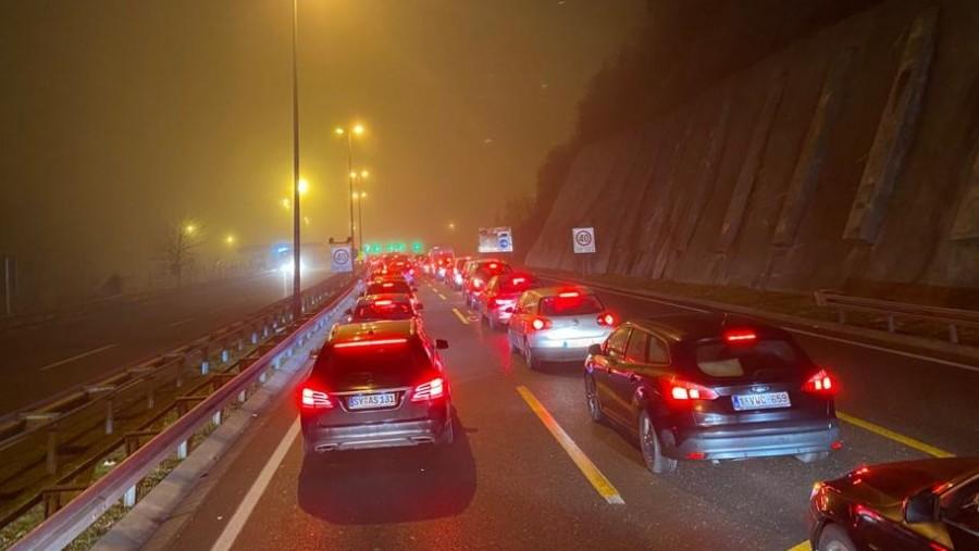GUŽVE NA GRANIČNIM PRIJELAZIMA: Na Bregani se čeka 8, Pasjaku 6, Macelju 2 sata Gužva ispred GP Bregana / Foto: Fenix (I.P.)
