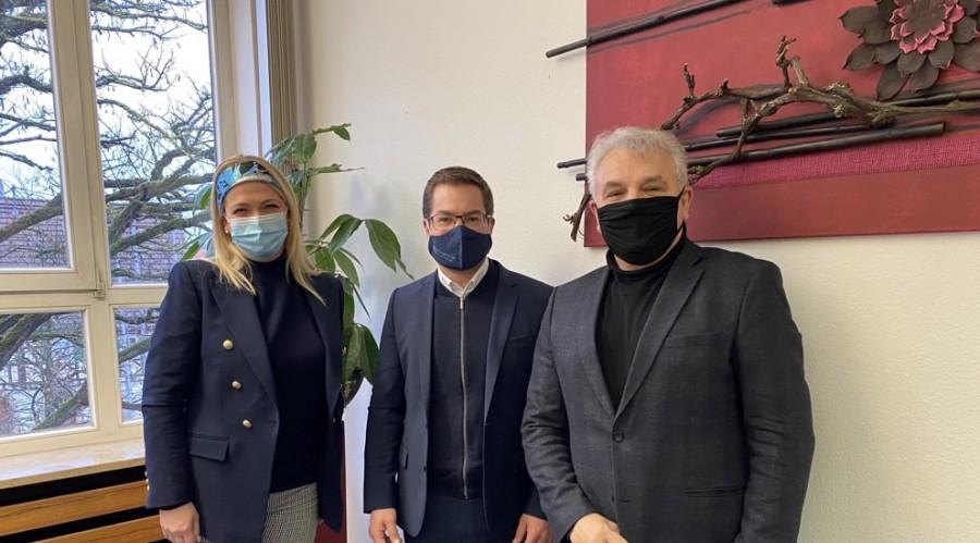 Sanddra Vidović, Sebastian Kurz i Pero Vidović / Foto: Fenix