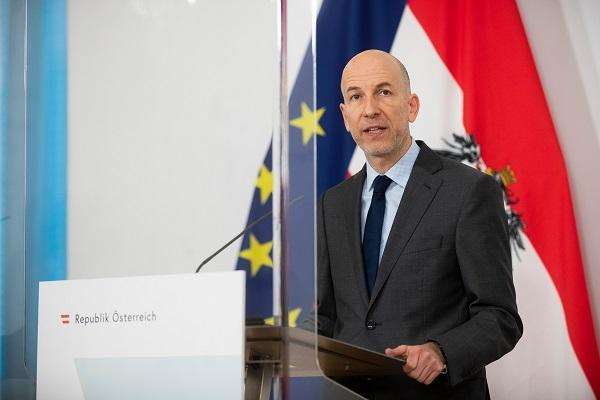LAGANO POPUŠTANJE: U Austriji 7.500 manje nezaposlenih, 520.000 Austrijanaca još uvijek u potrazi za poslom Ministar rada M. Kocher